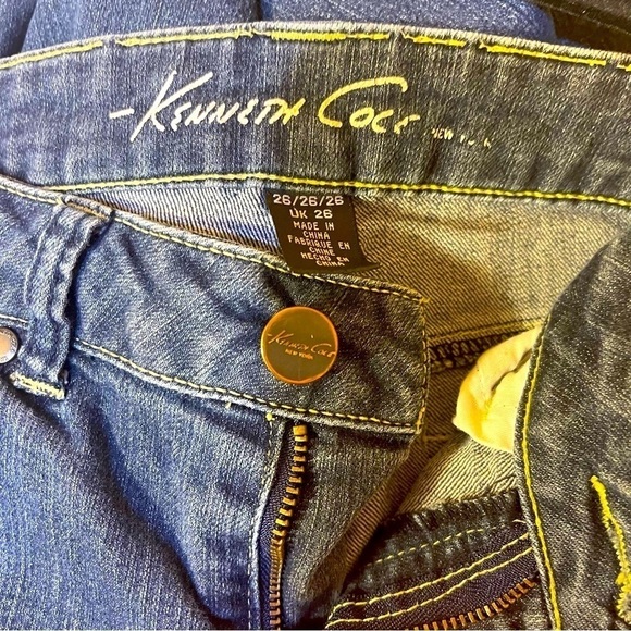 Kenneth COLE Boot Cut Jeans Size 26 Preloved with Some Wear Stretchy Light Denim - Picture 8 of 13